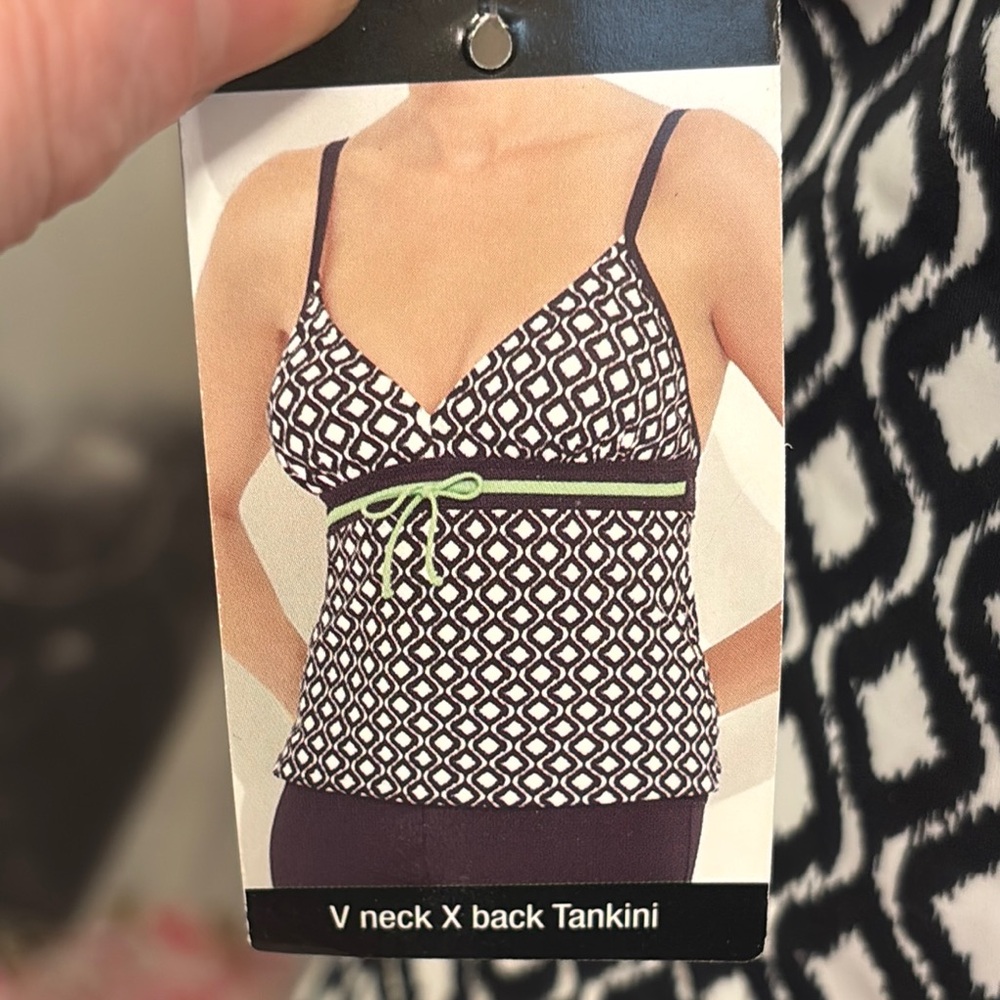 NWT Jag Black & White Tankini Top
